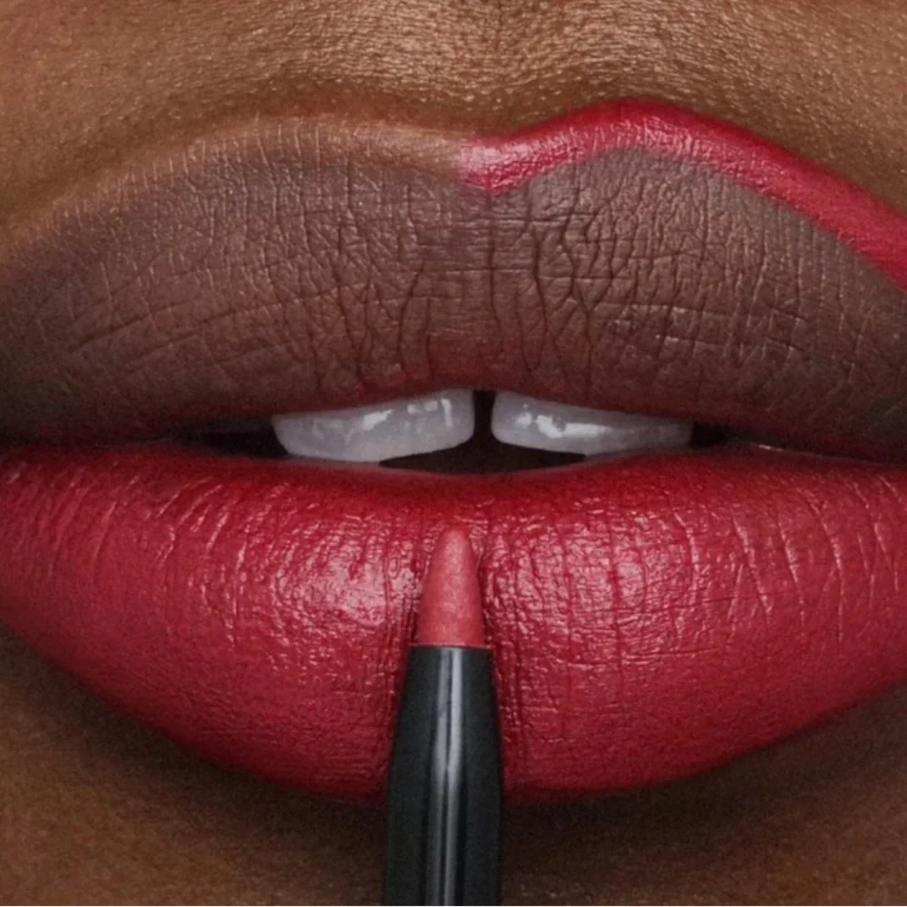 NEW [Stila] Glaze Lip Liner Crayon in Crimson (red shade), Full Size Designer! - Picture 4 of 6